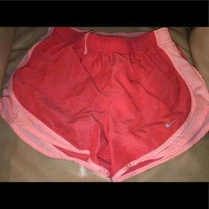Women’s Nike shorts size small
